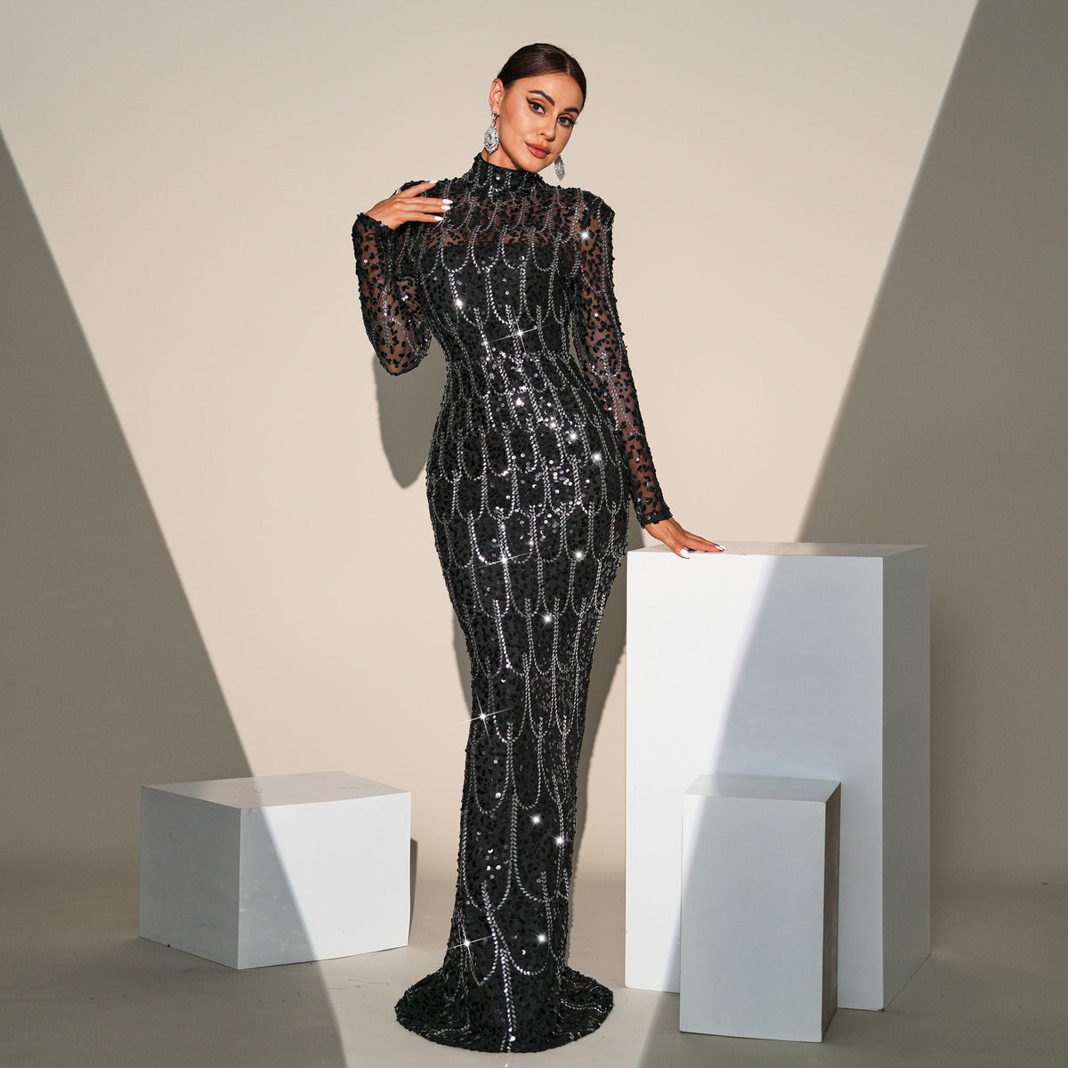 Long Sleeve Round Neck Slim-fit Sequined Banquet Evening Dress - NawdeX