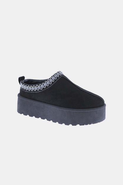 Weeboo Platform Embroidered Trim Slip-On Boots - NawdeX